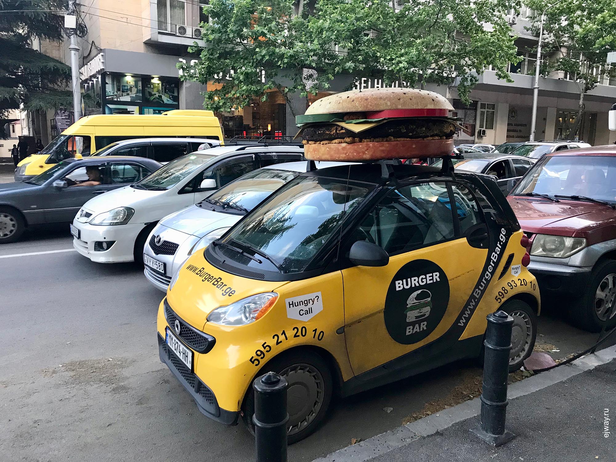 Грузия, Тбилиси, Hungry? Call, ejway.ru, декорации, бургер, пена, фанера