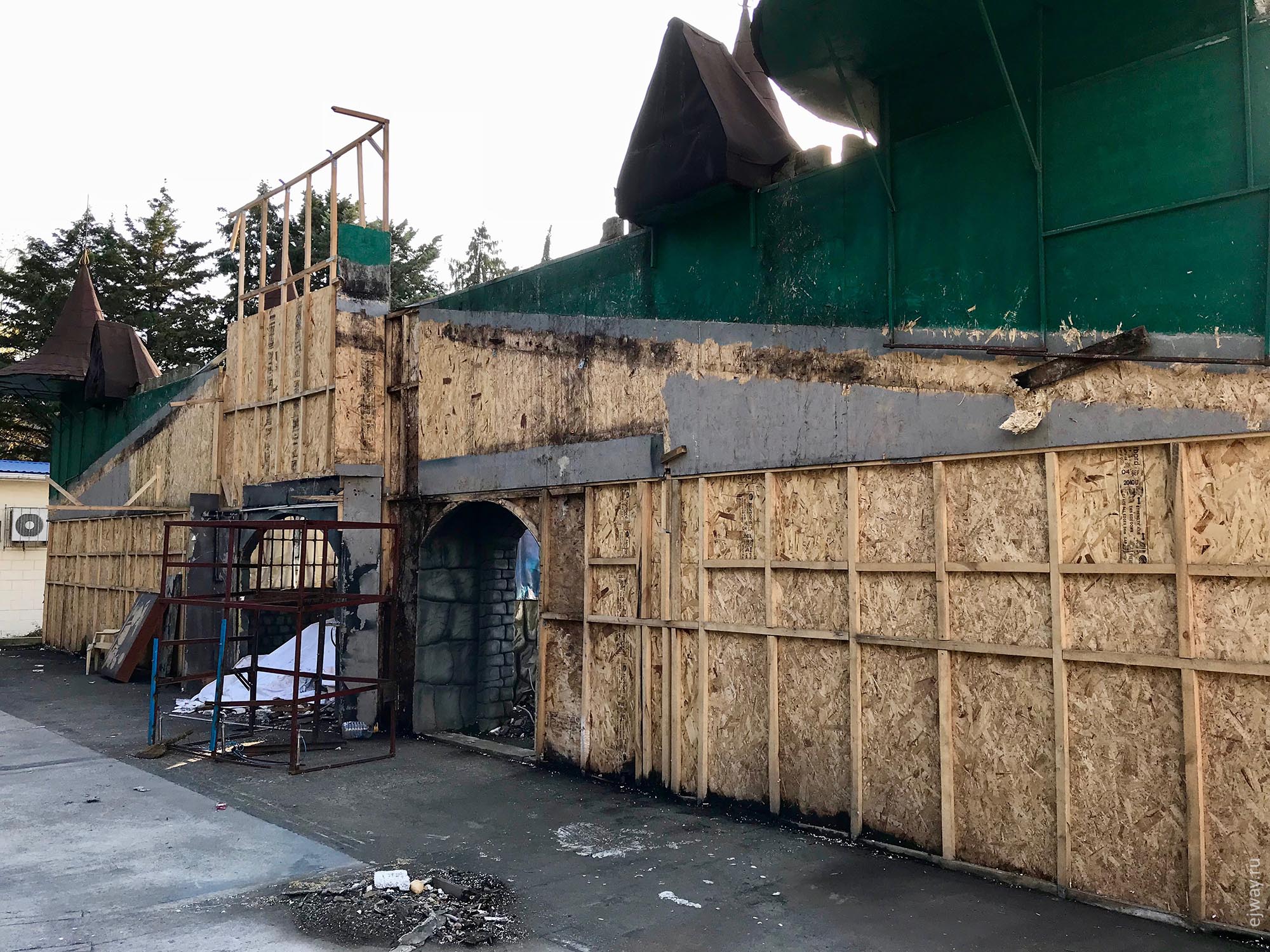 Адлер, Курортный городок, ejway.ru, декорации, треш