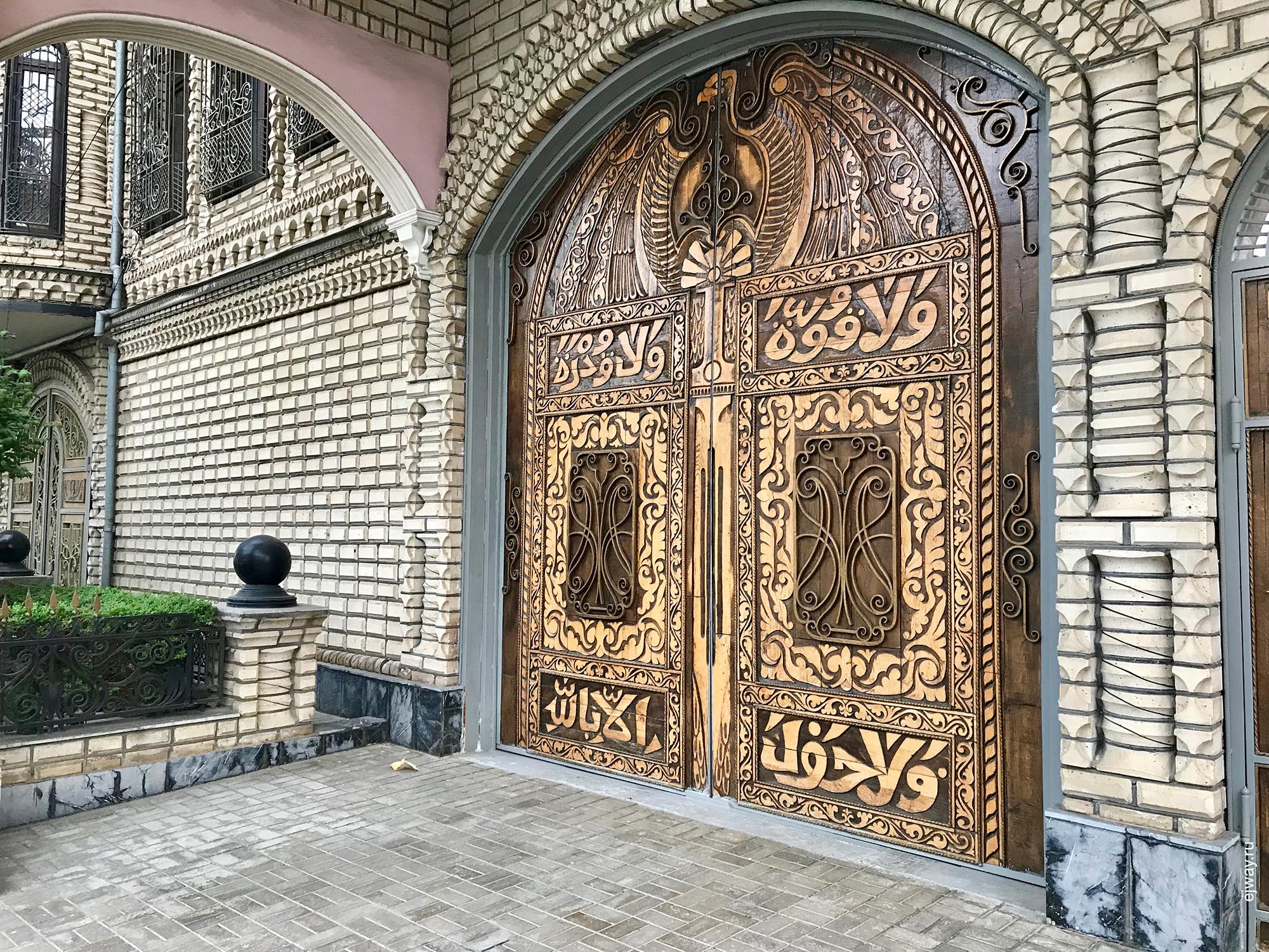 Россия, Махачкала, Культ ворот, ejway.ru, ворота, понты, кавказ, нравы